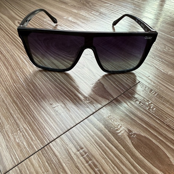 QUAY “Nightfall” Polarized Shield Sunglasses - Picture 7 of 11